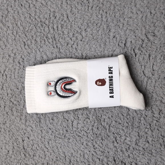 Bape Crew Socks Embroidered Shark Head Mens Womens Unisex Size 9-11 Off White - Picture 1 of 1